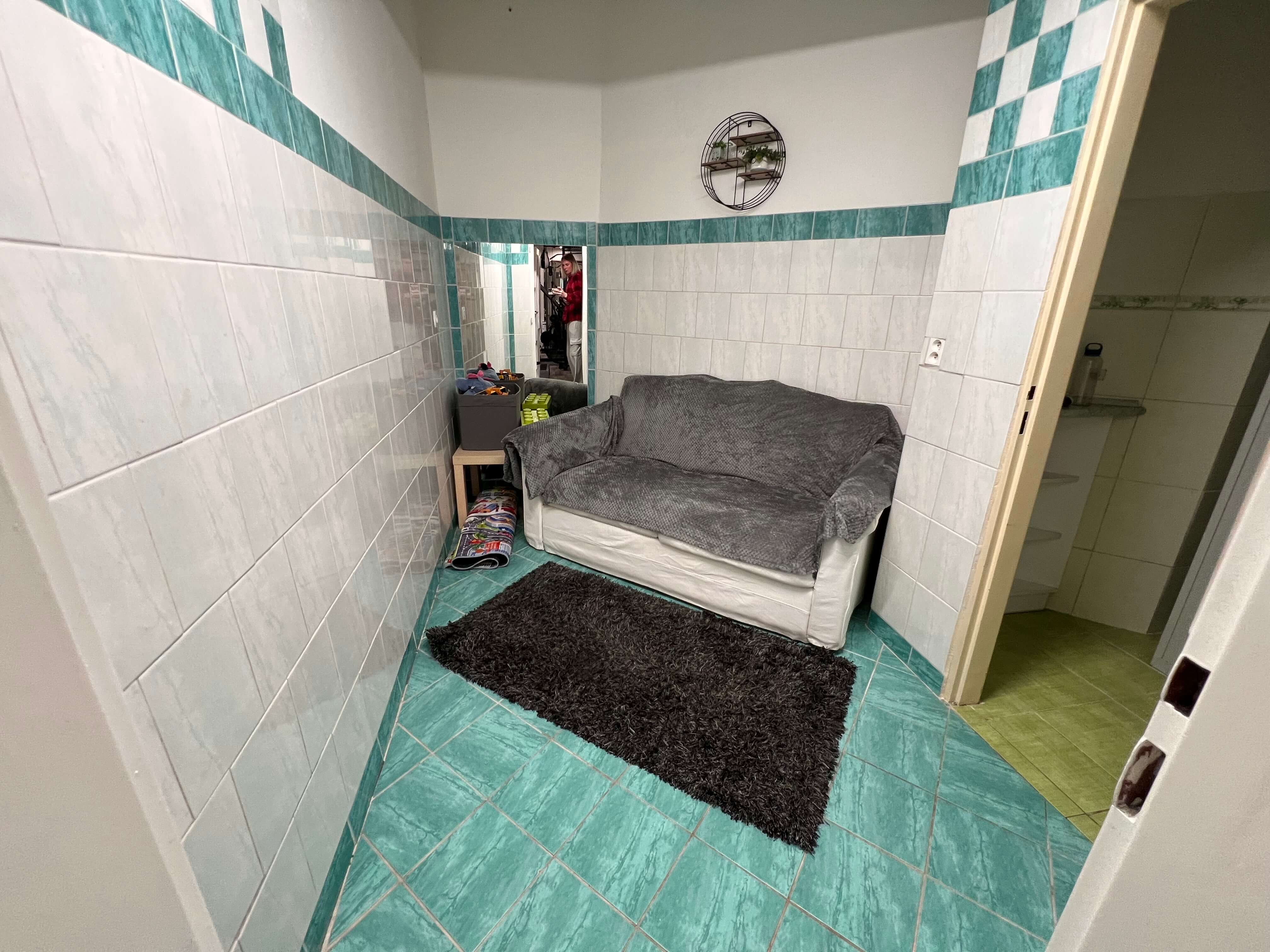 Chill zóna pro odpočinek před nebo po tréninku. Dejte si chvilku klidu, nalaďte hudbu a načerpejte síly.