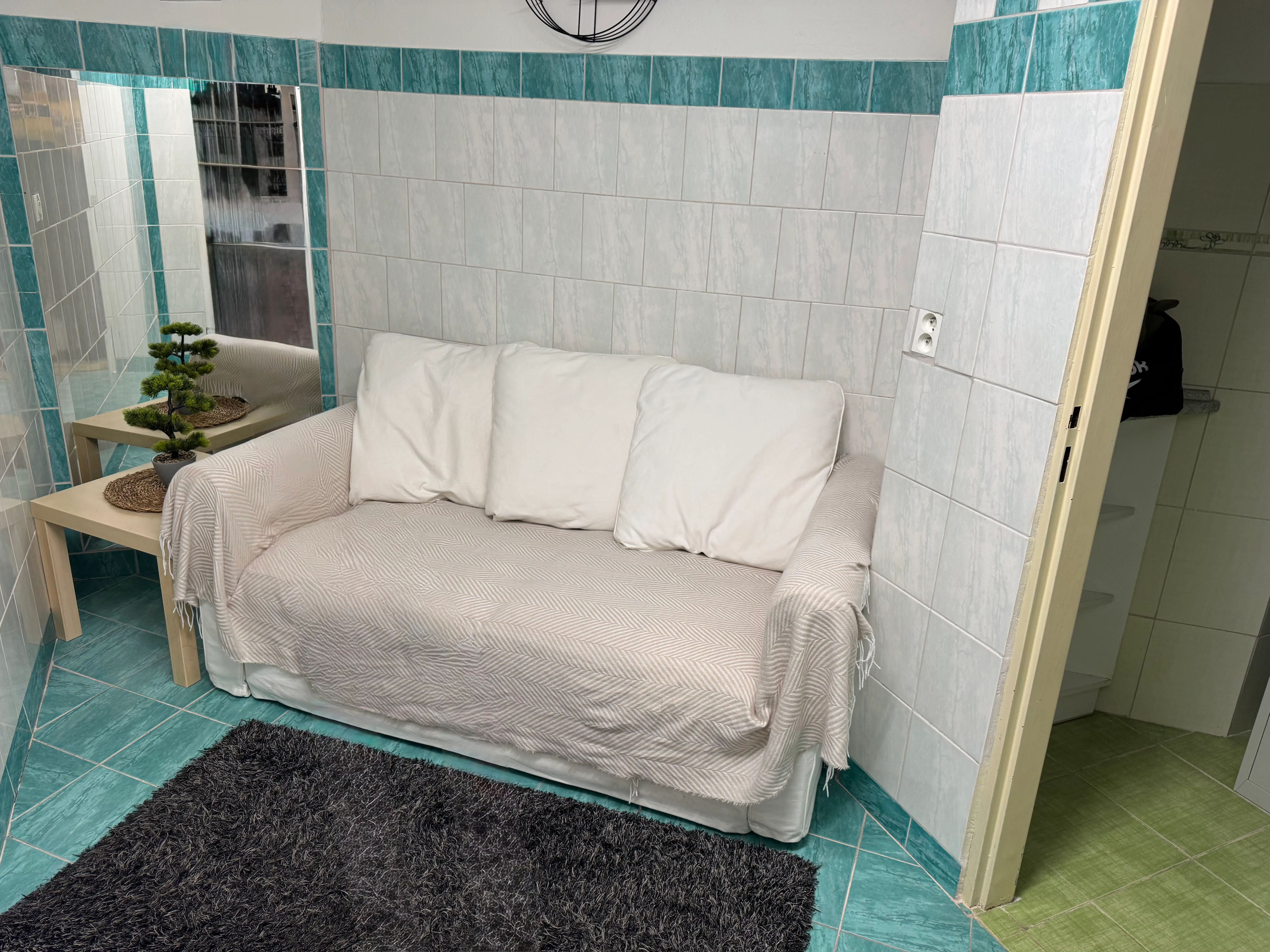 Chill zóna pro odpočinek před nebo po tréninku. Dejte si chvilku klidu, nalaďte hudbu a načerpejte síly.